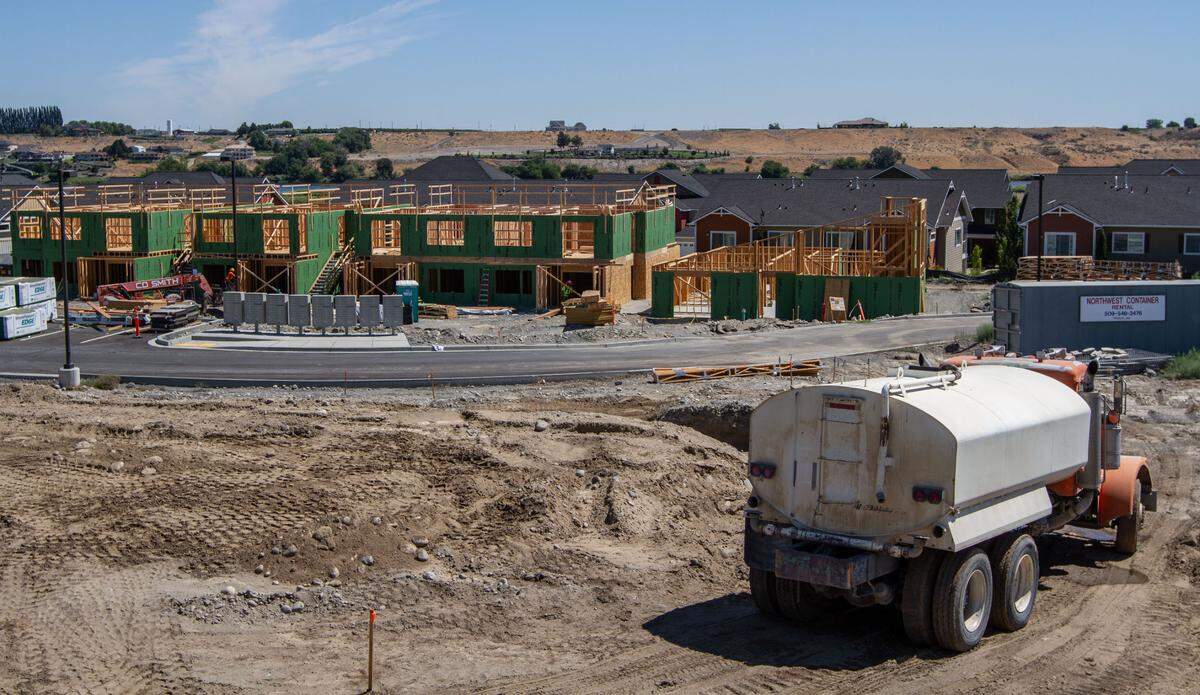 Construction starts on final phase of $20 million luxury apartment complex in Richland. The roughly 150 units are aimed toward professionals with high-end amenities.