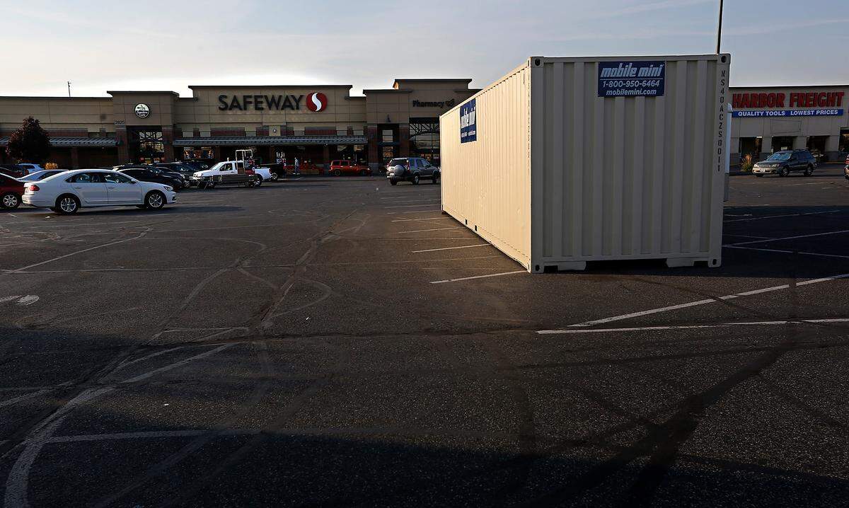 Safeway grocery store at 2825 W. Kennewick Ave. in Kennewick, WA.