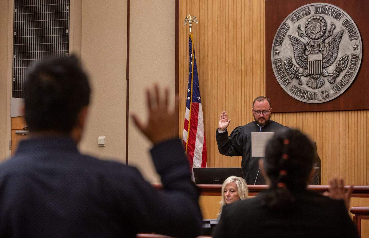 District Judge Salvadore Mendoza, Jr. administers the Oath of Allegiance during a naturalization&nbsp;ceremony&nbsp;in Richland at the U.S Courthouse and Federal Building in July 2021.