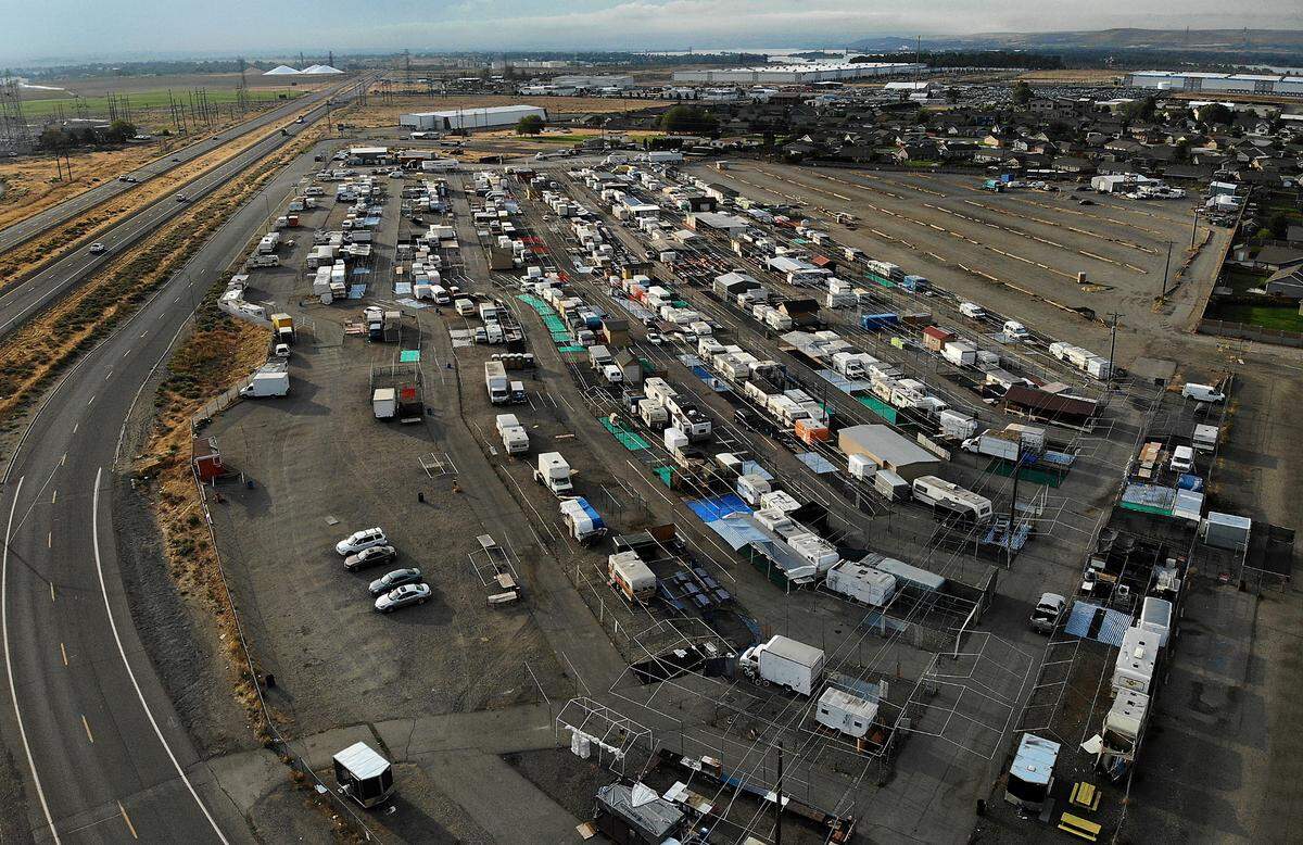 The Pasco Flea Market, the state’s largest open-air flea market, is off Highway 12. Every weekend from March through October thousands of shoppers visit the numerous restaurants and vendor stalls for clothing, electronics, toys, tools, small live birds, perfume, cookware and more.