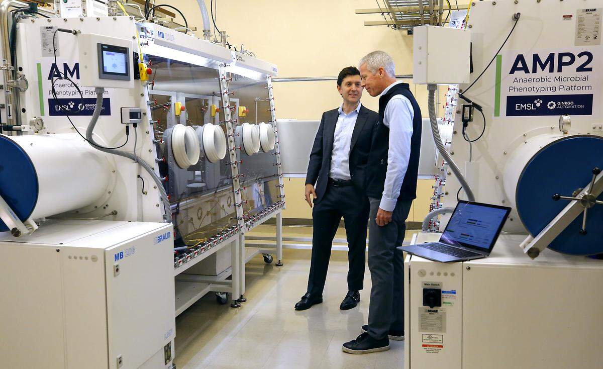 CEO Jason Kelly of Ginkgo Bioworks, left, shows U.S. Secretary of Energy Chris Wright the new Anaerobic Microbial Phenotyping Platform, known as AMP2, that is in a laboratory at Pacific Northwest National Laboratory in Richland.
