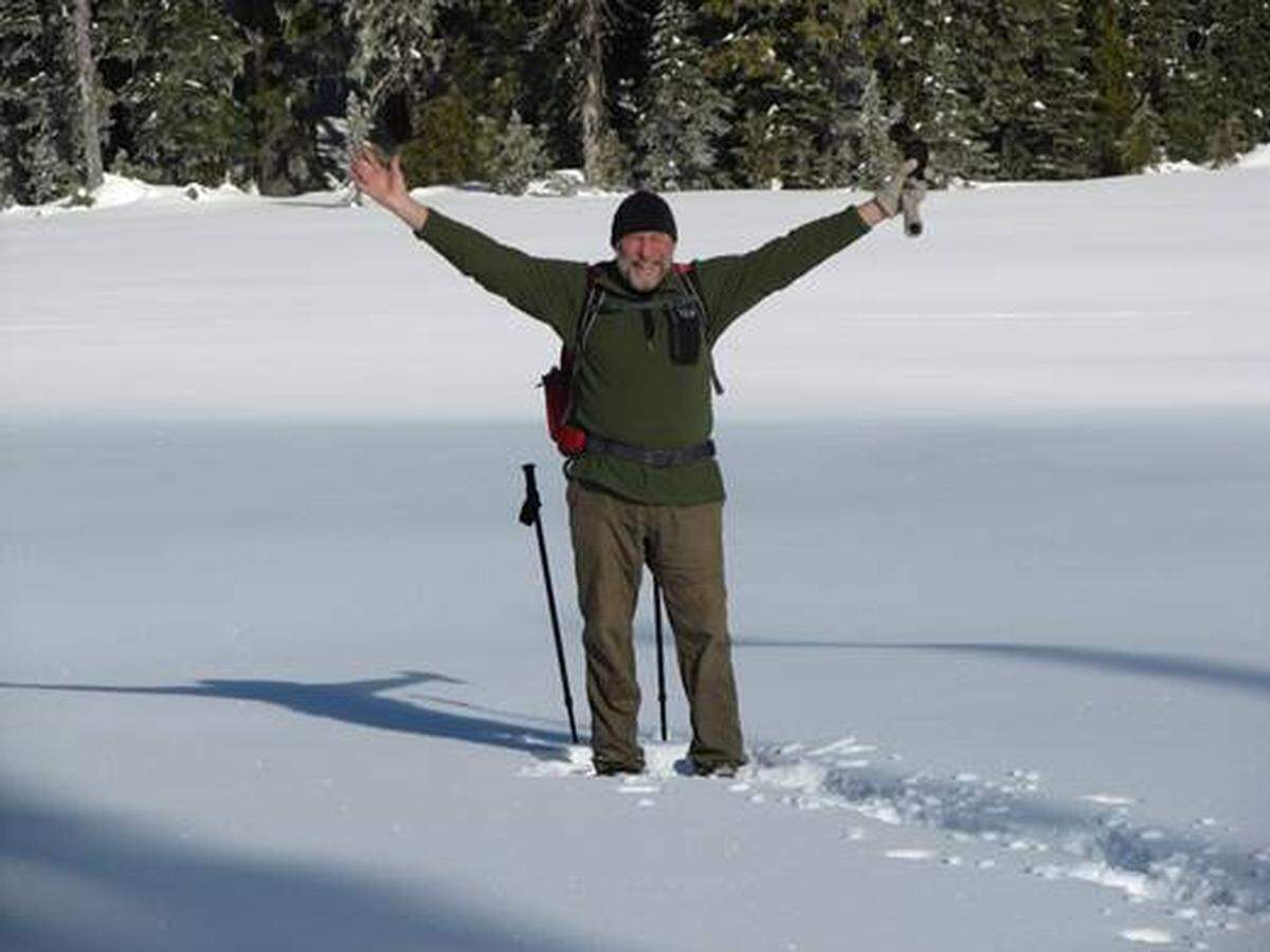 Chuck Wierman, a leader and instructor for the Intermountain Alpine Club, breaking a fresh trail at Horseshoe Prairie.