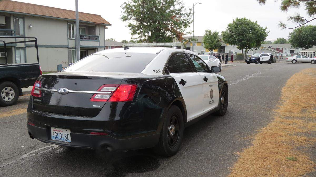 Kennewick police are investigating a shooting of an 18-year-old woman at the corner of Seventh Place and Kent Street.