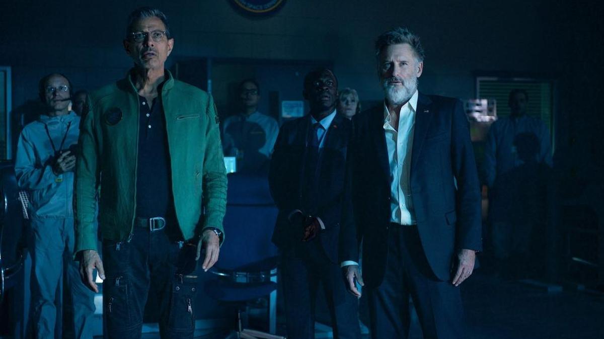 David Levinson (Jeff Goldblum) and former U.S. president Thomas Whitmore (Bill Pullman) make a shocking discovery in Independence Day: Resurgence.