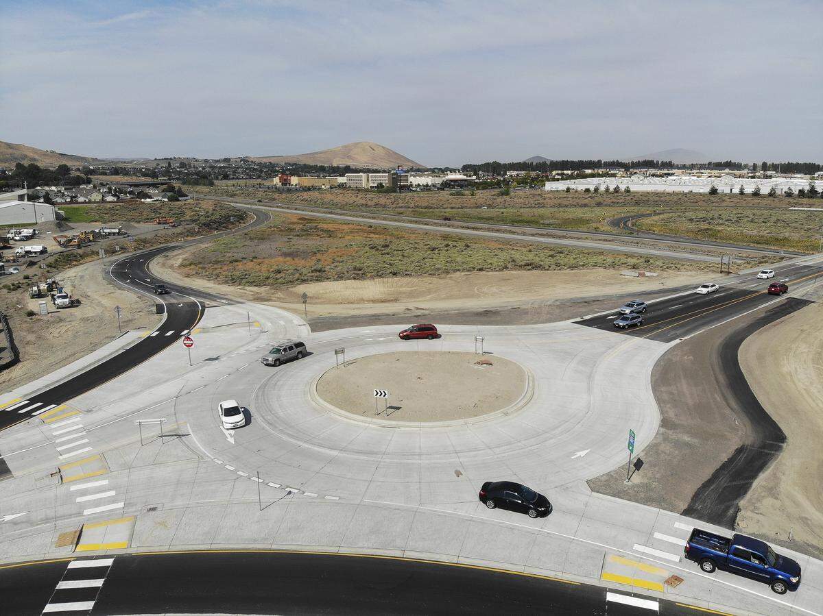 After four months, Richland’s Queensgate Drive and its two new roundabouts are open to drivers. The project delayed traffic for most of the summer but should ease congestion in the growing area.