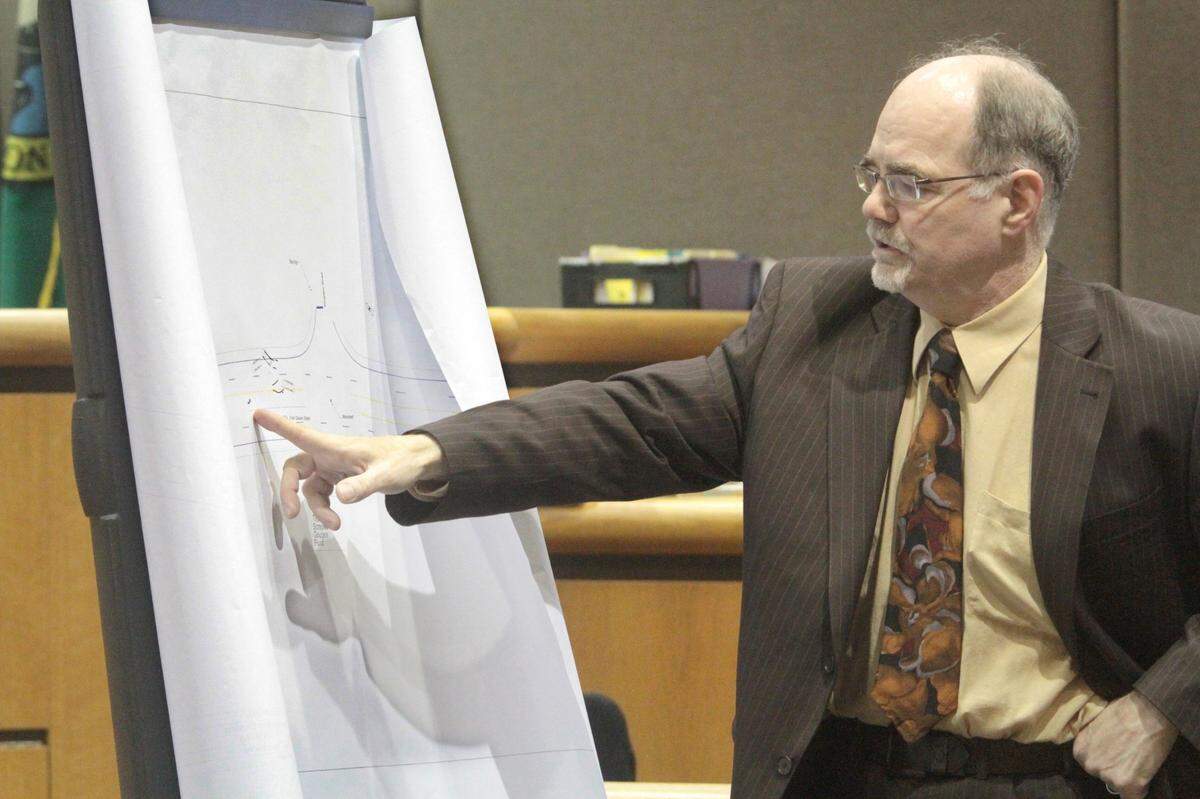 Deputy Prosecutor Terry Bloor points to a crash scene diagram during the opening statement for the trial of Natalie Lincoln in 2014.