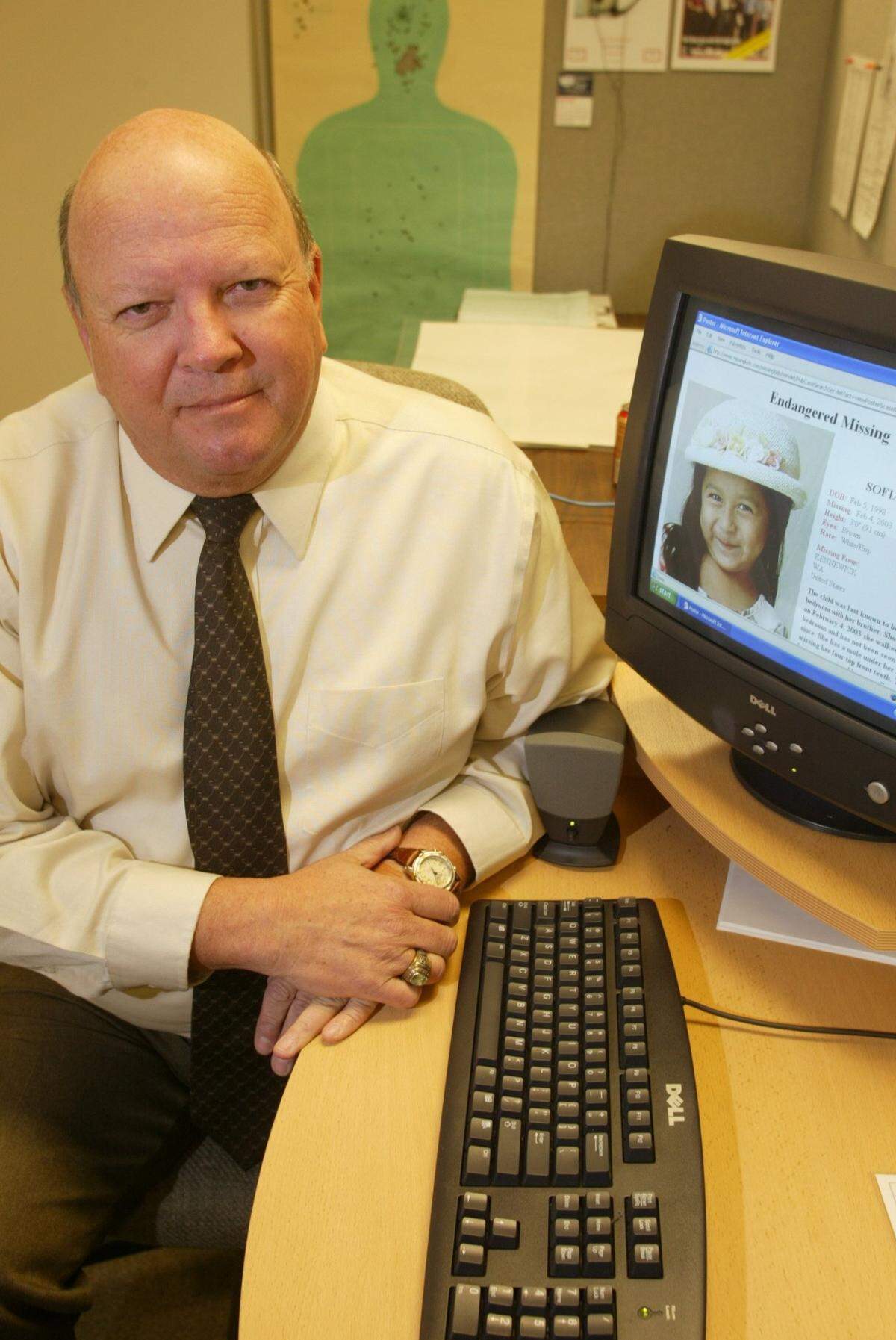 Former Pasco Police Chief Denis Austin sits next to the Lost Child Alert Technology Resource computer, in 2003.