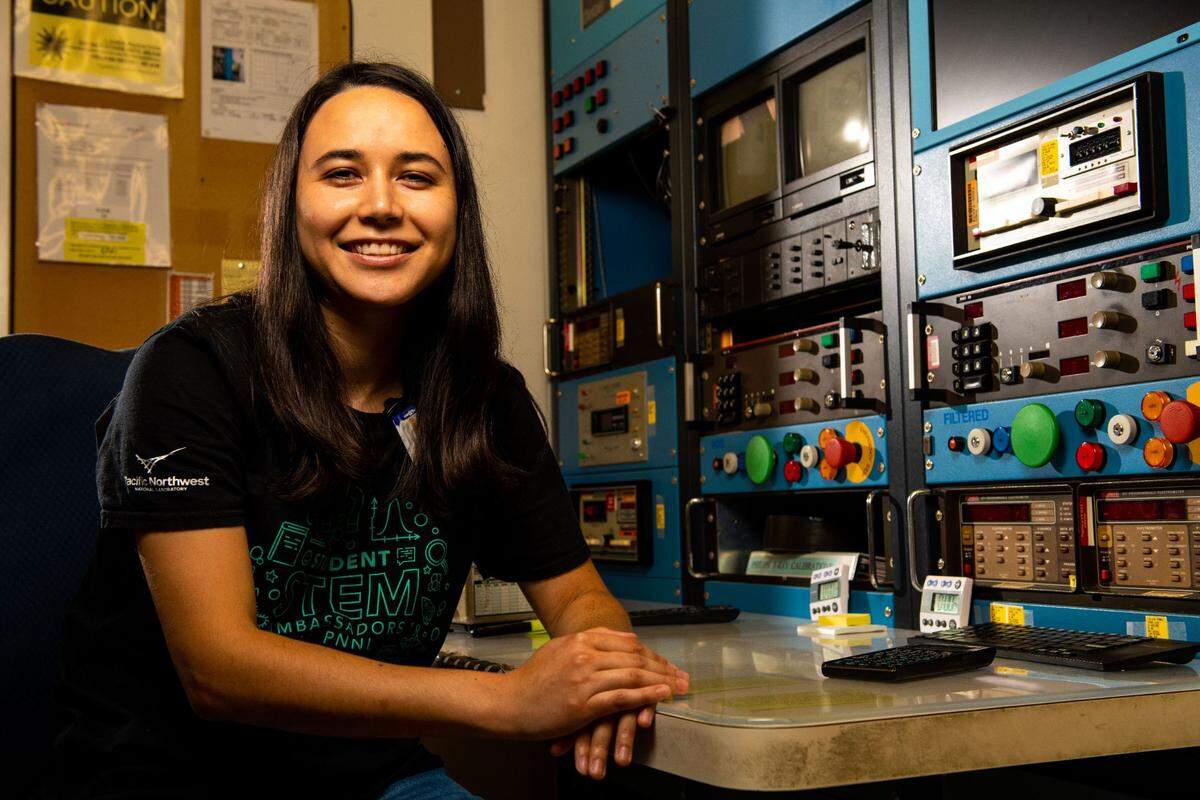 Jennifer Meza, one of PNNL’s 1,200 interns and research associates this year, is part of a team that tests and calibrates radiation detection instruments and other materials. She will begin pursuing a bachelor’s in health physics at Columbia Basin College this fall.
