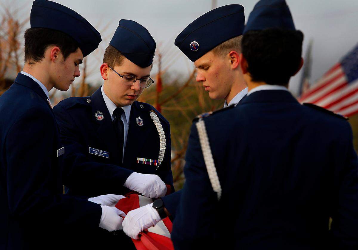 The Washington Department of Veterans Affairs plans a May 22 public forum in West Richland on a proposed Tri-Cities Veterans Cemetery.