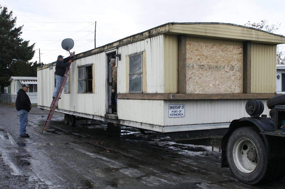 A mobile home being prepared to be removed from Willows Trailer Court in Kennewick in 2009 was one of dozens that the Port of Kennewick purchased from residents after it bought the land in 2007.
