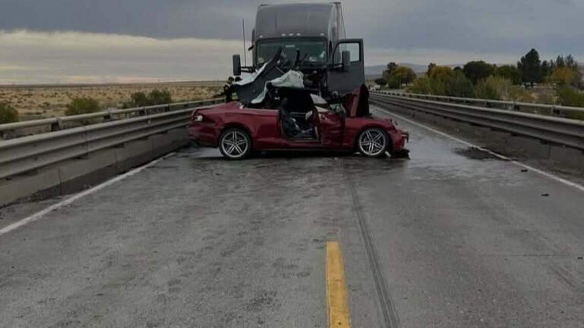 Wreck involving semi shut down Vernita Bridge, leaves 1 seriously hurt