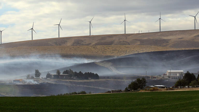 Homes evacuated, Highway 397 closed south of Finley as gusting winds drive wildfire