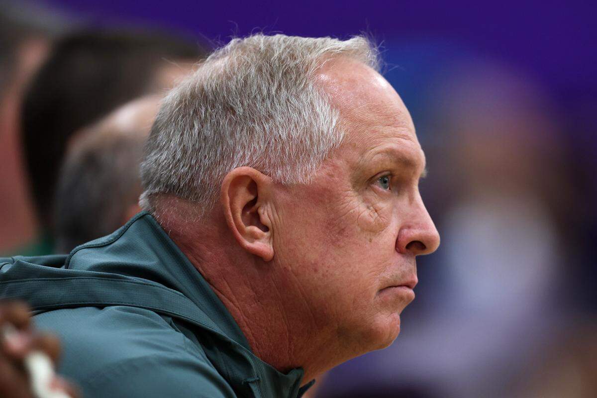 Richland basketball head coach Earl Streufert said it was time to retire. “It’s time for someone else to do it. Thirty-eight years is a lot of time.”