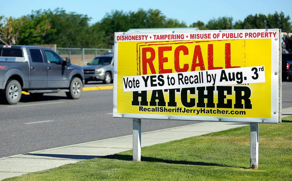 A 2021 campaign sign urges voters to recall former Benton County Sheriff Jerry Hatcher.