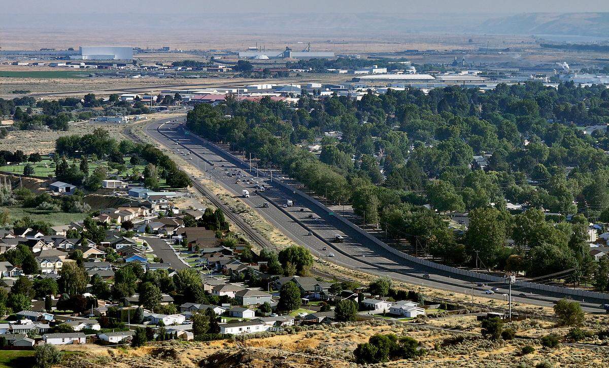 The 240 bypass highway around the city of Richland with Hanford area in the background.