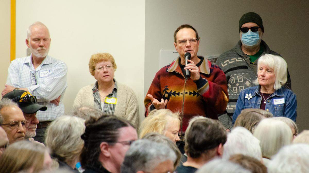 Hundreds of Tri-City residents showed up Sunday to a meeting hosted by Indivisible Tri-Cities, a group looking to place pressure on the Trump administration and the DOGE federal cuts.