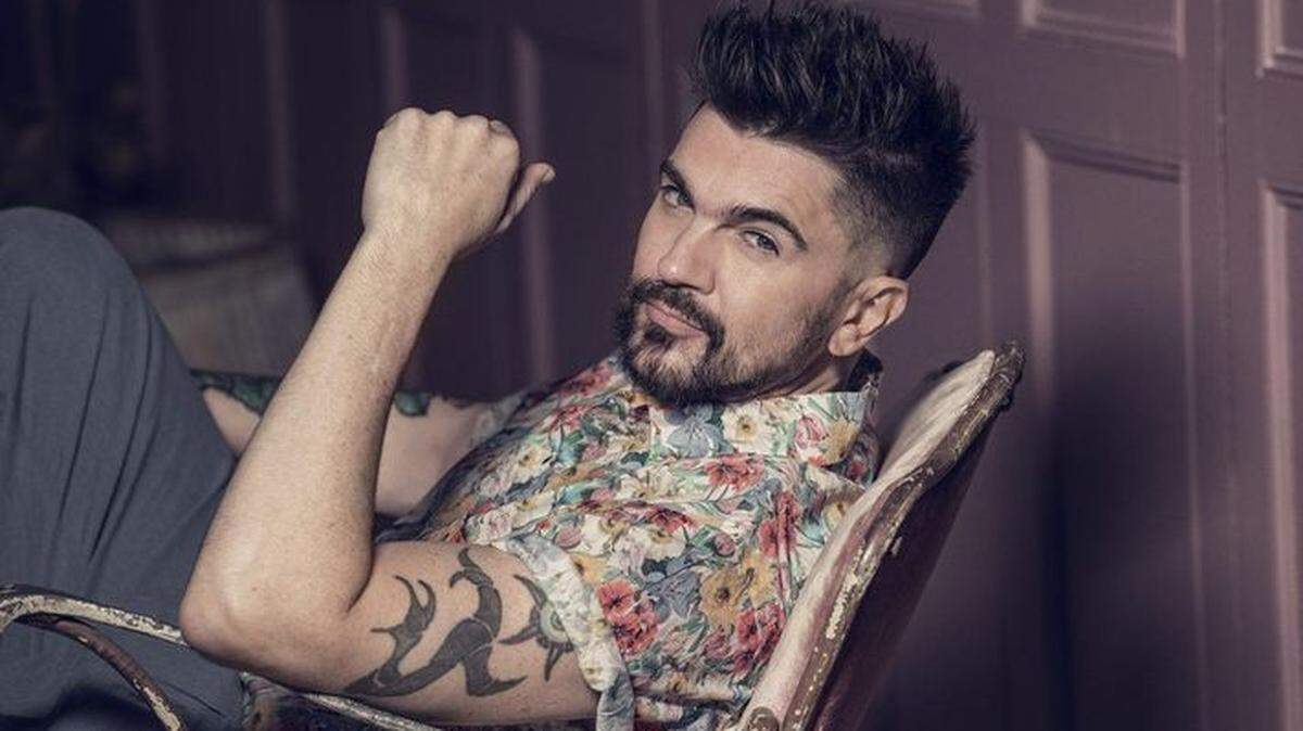 Latin rock icon Juanes is coming to Kennewick in October.