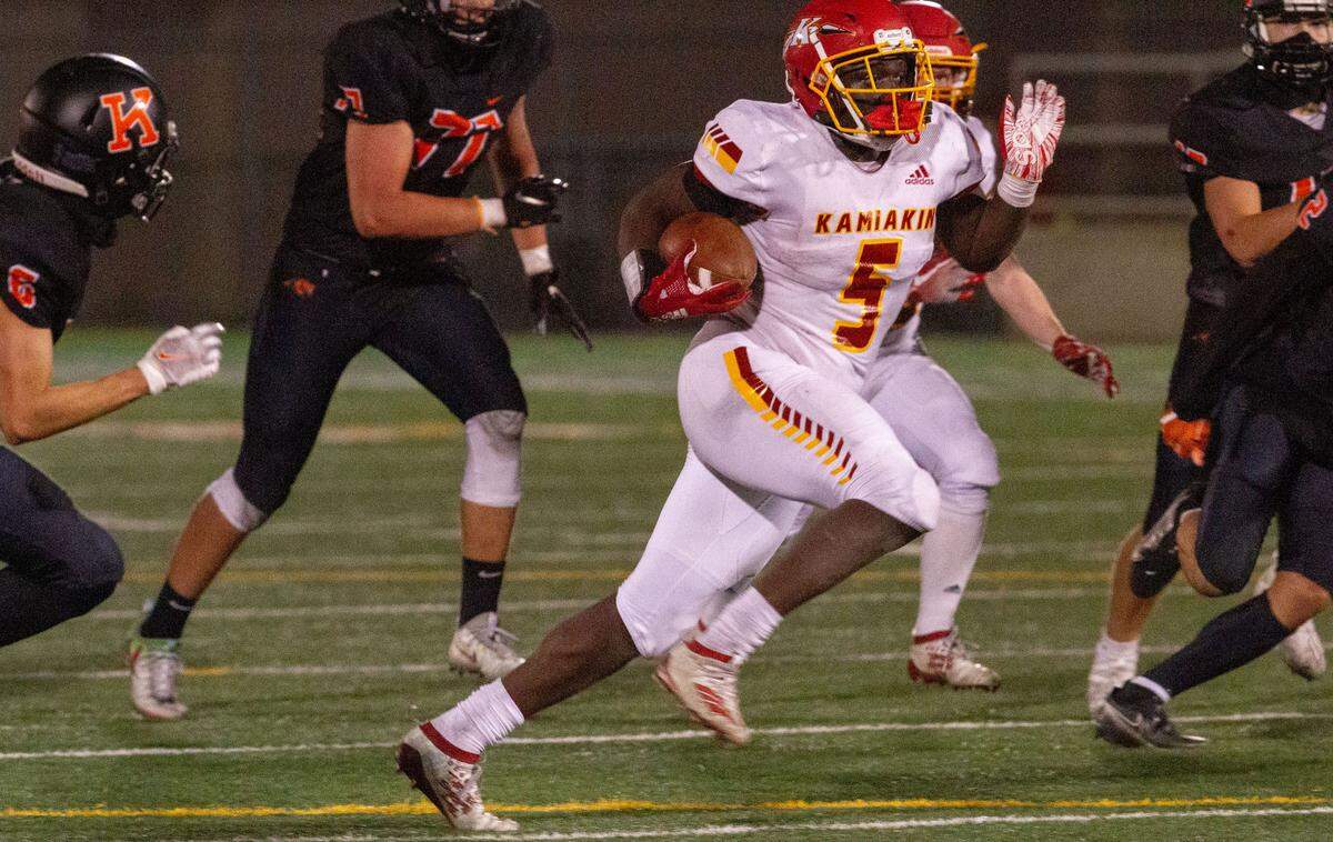 Kamiakin running back Tuna Altahir (5) runs 50 yards for Kamiakin’s final touchdown of the game against the Kennewick Lions in 2021.