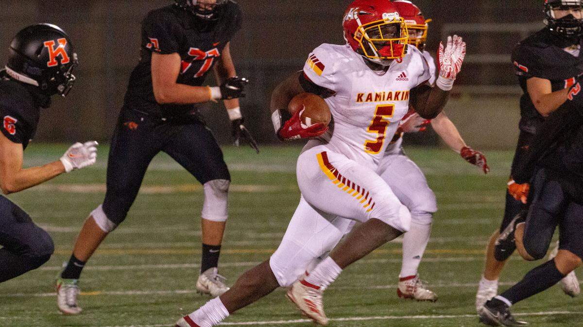 Kamiakin running back Tuna Altahir (5) runs 50 yards for Kamiakin’s final touchdown of the game against the Kennewick Lions at Lampson Stadium in Kennewick on Tuesday night. Kamiakin defeated Kennewick 20-19.