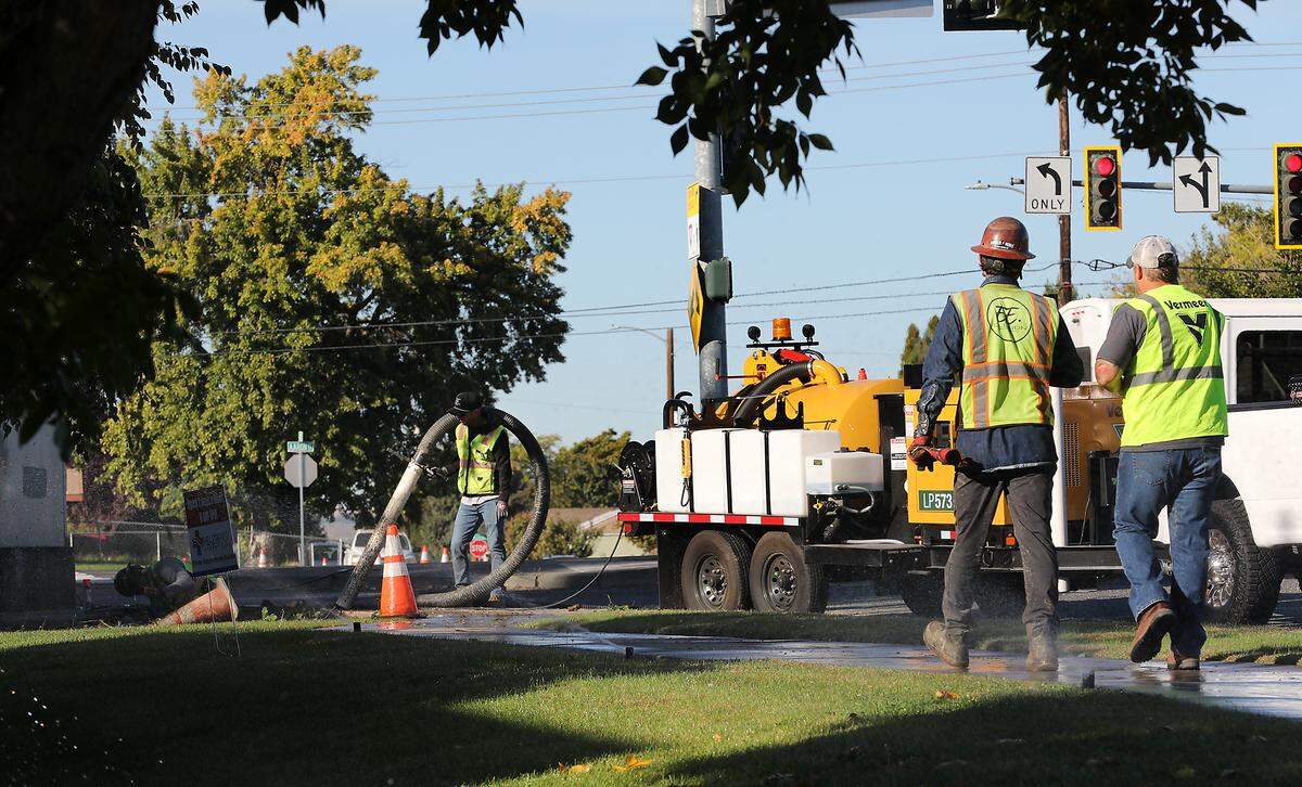 Northbound drivers are facing a detour to Comstock Street because the right turn lane from George Washington Way at Aaron Drive/Columbia Point Drive is temporarily closed while a contractor reconfigures the heavily trafficked intersection.