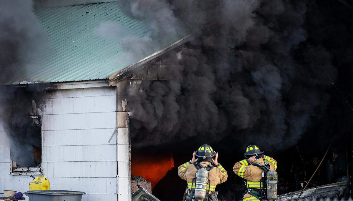 Thick smoke pours from a garage as firefighters prepare to extinguish the fire at 1336 Florida Ave. in Richland on Thursday.