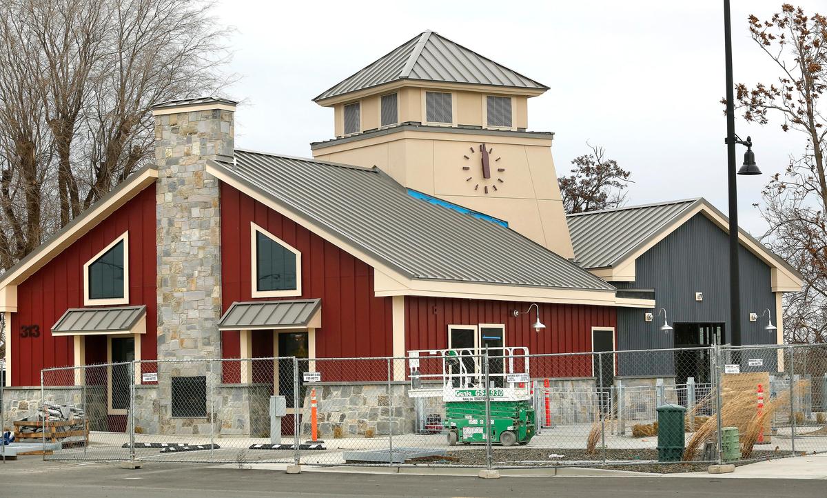 The newest phase of the Port of Kennewick’s Columbia Gardens wine tasting facility is nearly done on East Columbia Drive in Kennewick. The $1.5 building features a clock tower, a dual-facing fireplace and separate outdoor patios near the food truck plaza.