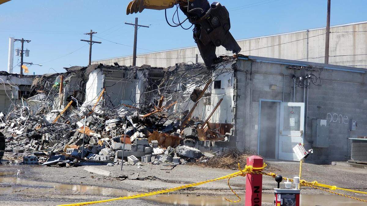 Crews tear down the 222-B Building in central Hanford as part of environmental cleanup at the nuclear reservation.