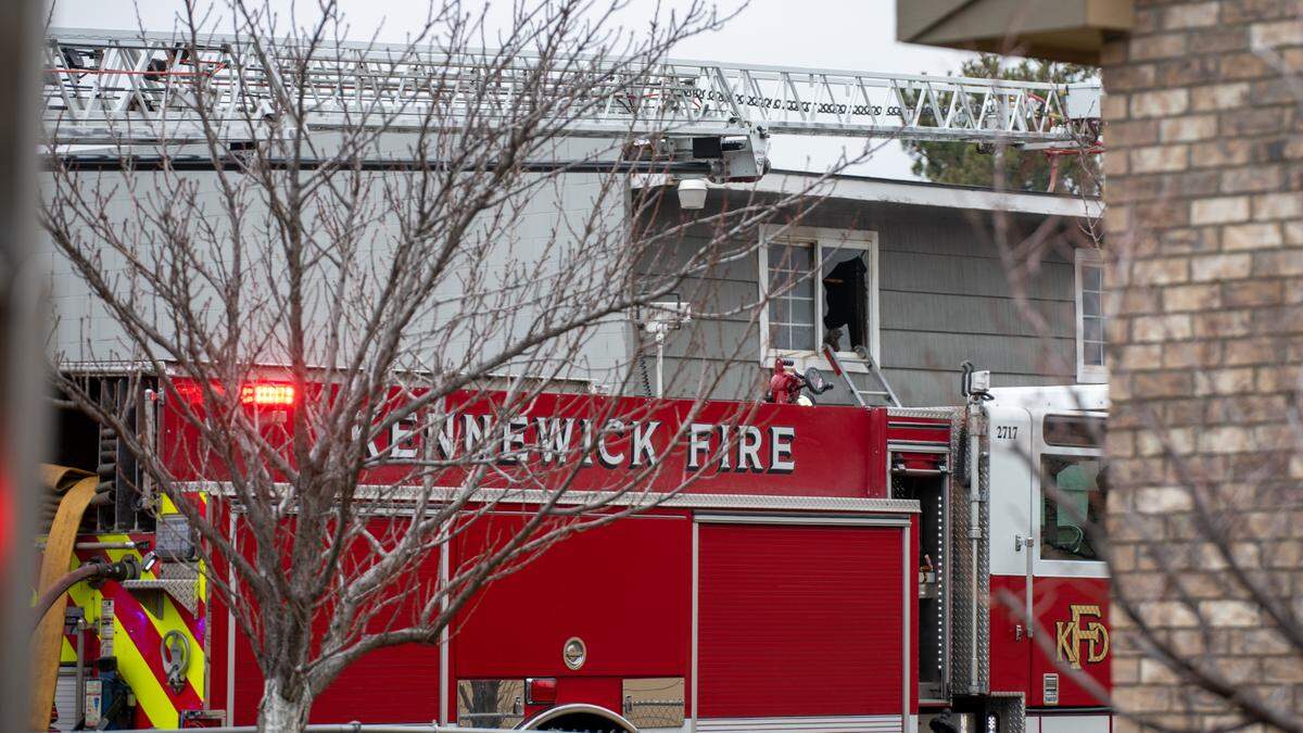 Kennewick firefighters contained an apartment complex fire Saturday afternoon to the second floor of a single unit on Kennewick Avenue.