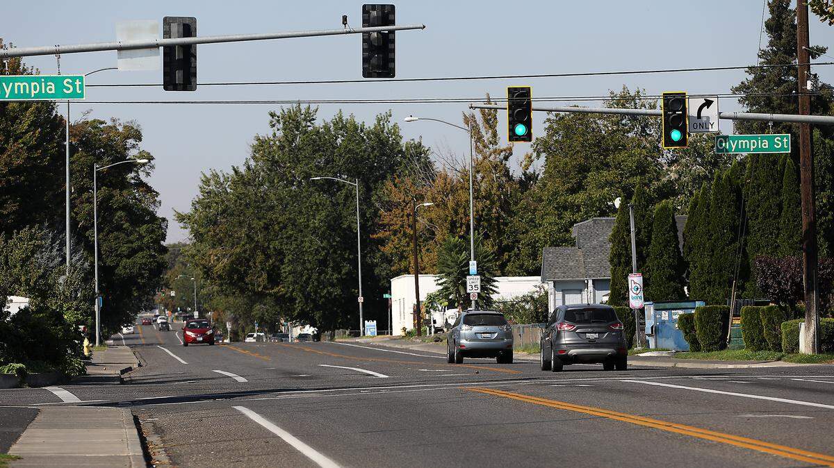 Kennewick police searched for the suspect in an attack on a man on Fourth Avenue.