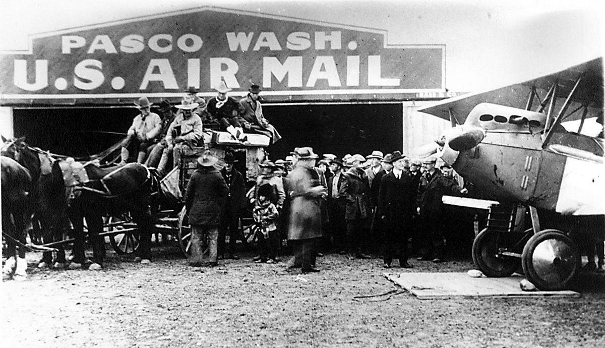 A party­like atmosphere surrounded the arrival of air mail service in Pasco. The first day of service was April 6, 1926.
