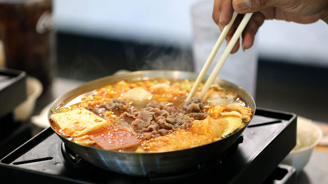 What is mini ‘hot pot’? New restaurant brings tasty trend to Tri-Cities