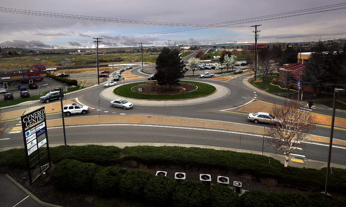 Kennewick is warning drivers to avoid the roundabout at 27th Avenue and Union Street this week as work crews place new markings for faded crosswalks. The work is scheduled to take place Tuesday through Thursday, depending on the weather.