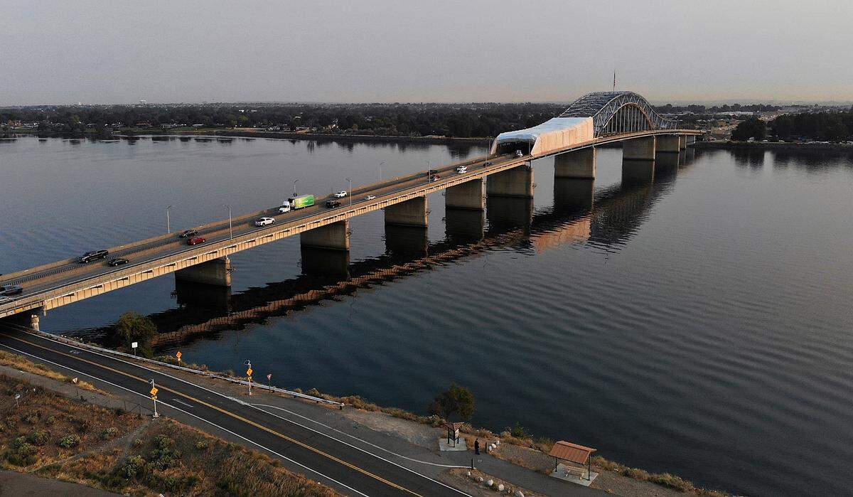 A “cocoon” of tarps cover the south side of the blue bridge during a year-long, $33.5 million paint and repair project. They are being used to prevent debris falling into the Columbia River or onto passing vehicles.