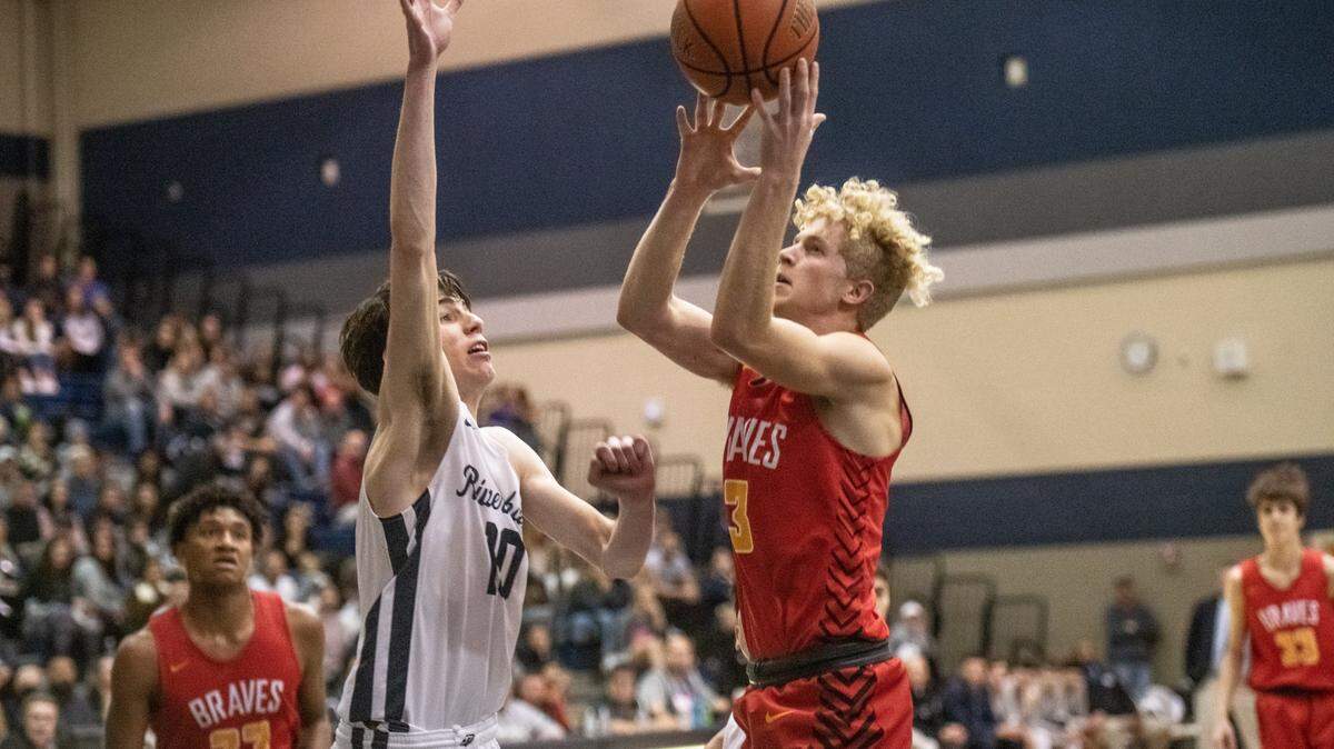 Kamiakin’s Steven Westermeyer goes for a jump shot against Chiawana’s Cooper DeWitt in a recent game.