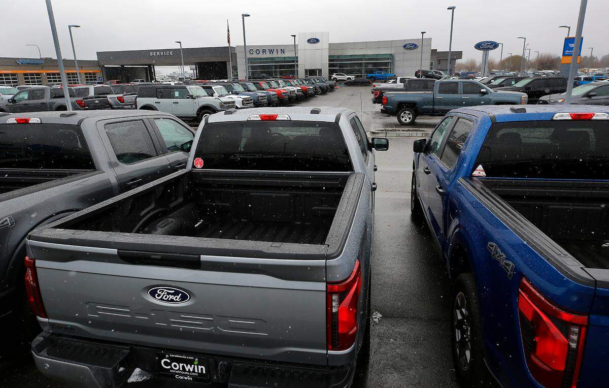 Corwin Ford is adding a heavy-duty service facility on an 8.5-acre site in the Broadmoor area but is not moving their dealership from Pasco’s AutoPlex Way off Highway 395.