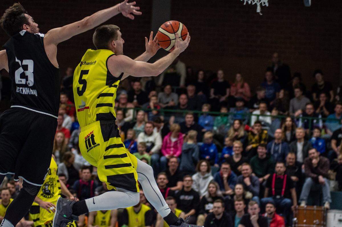 Kennewick High graduate Bryce Leavitt drives to the basket during a recent professional basketball game in Germany.
