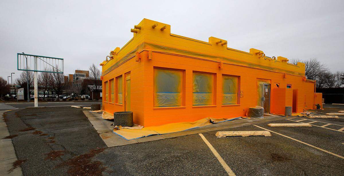Muchas Gracias Mexican Food restaurant chain is preparing to move into the former Tumbleweeds Mexican Flair building at 894 Stevens Drive in Richland. The chain recently opened a location at 701 W. Vineyard Dr. in Kennewick.