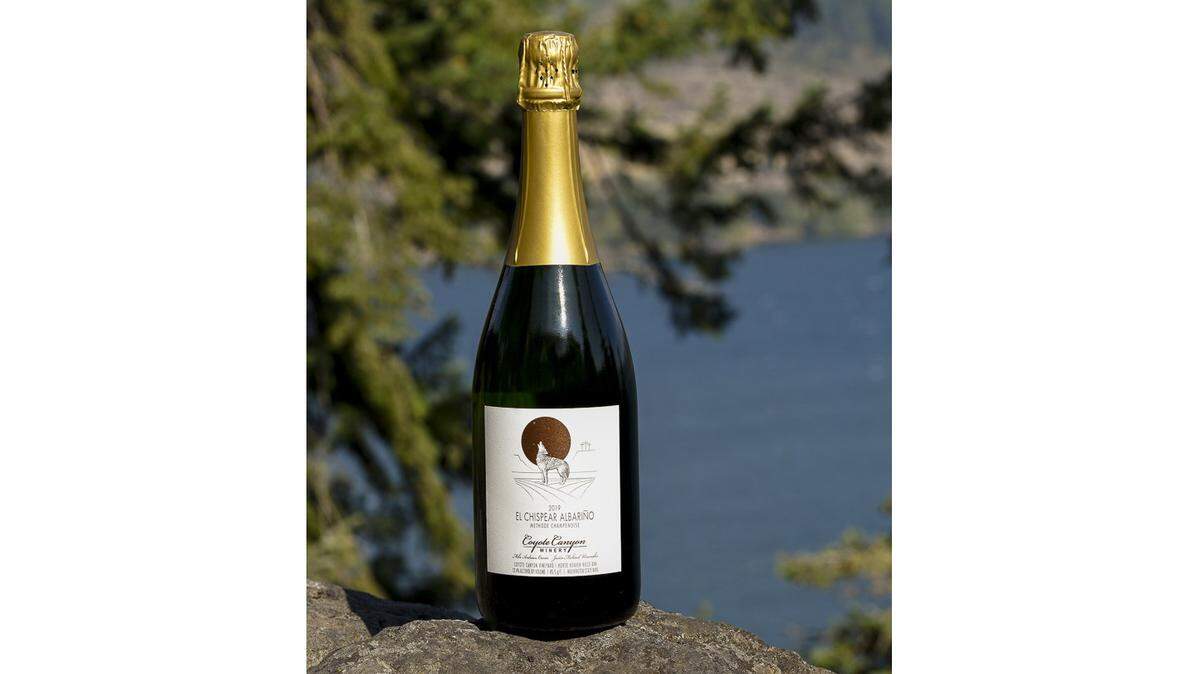 The Coyote Canyon Winery 2019 Coyote Canyon Vineyard El Chispear Sparkling Albariño was voted as best sparkling wine at the 2020 Great Northwest Invitational Wine Competition.