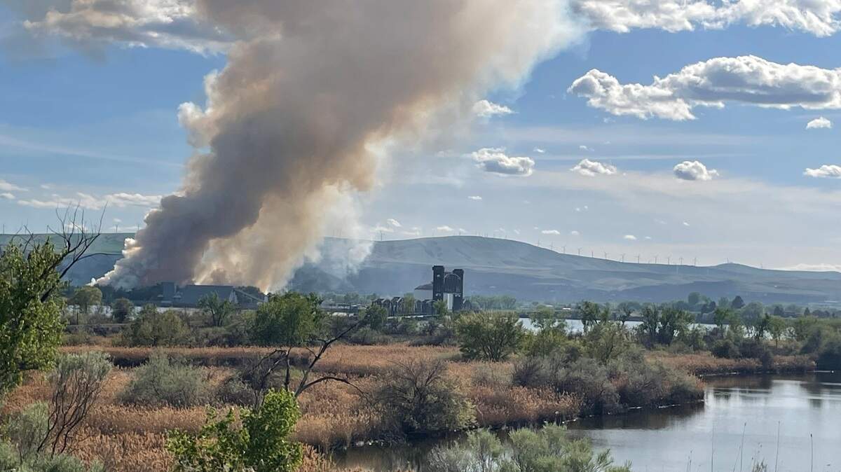 Part of Finley evacuated as Lineage Logistics fire spreads | Tri-City ...