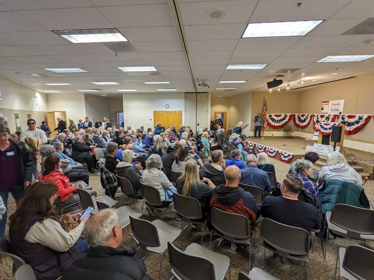 Hundreds of Tri-City residents showed up Sunday to a meeting hosted by Indivisible Tri-Cities, a group looking to place pressure on the Trump Administration and the DOGE federal cuts.