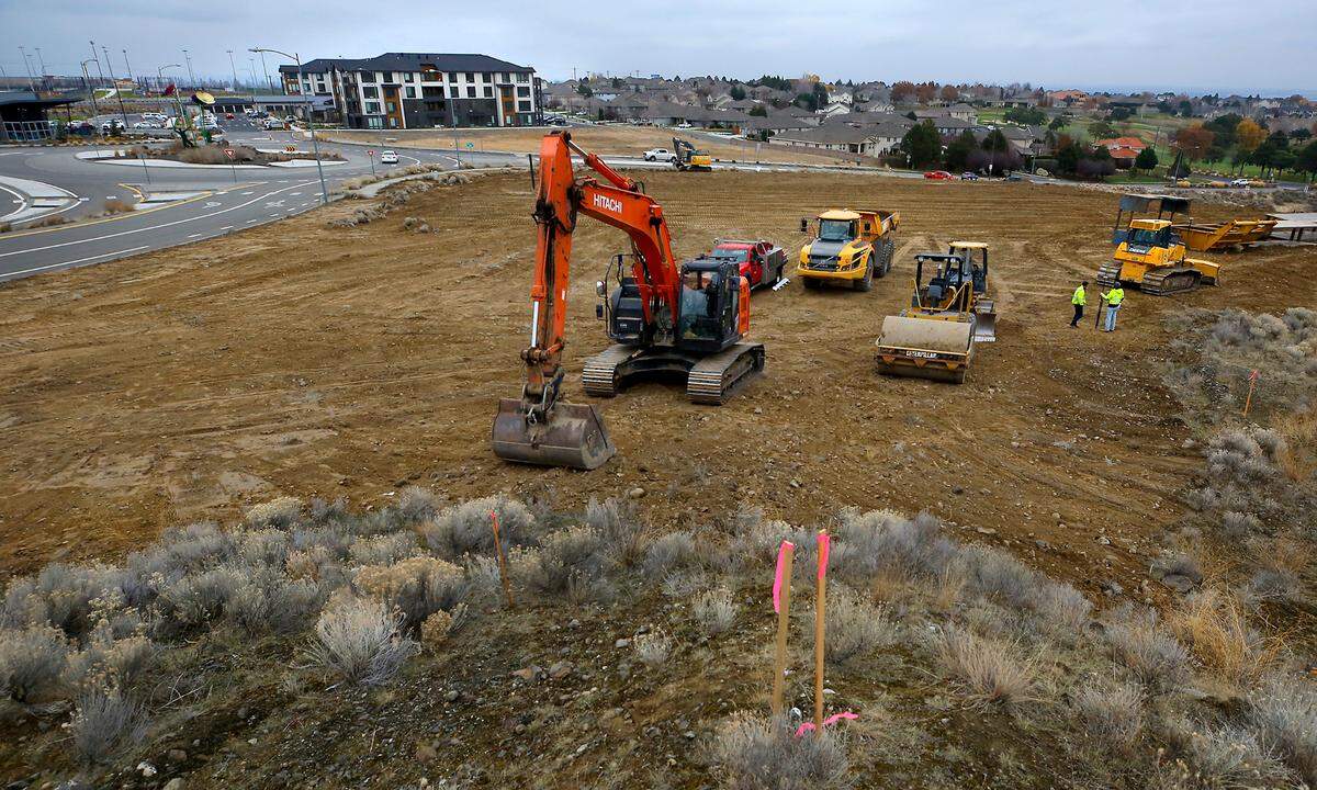 Site preparation has started in the 3600 block of Zintel Way in Kennewick for a new 58-unit apartment complex. The 55,650 square-foot project, listed as Canyon View Apartments, is expected to be comprised of five buildings and 84 parking stalls.