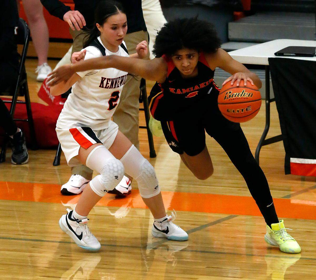 Kamiakin’s Nikole Thomas drives her way around Kennewick defender Hannah Fiander (2) during their Jan. 18, 2022 game at Kennewick High School.