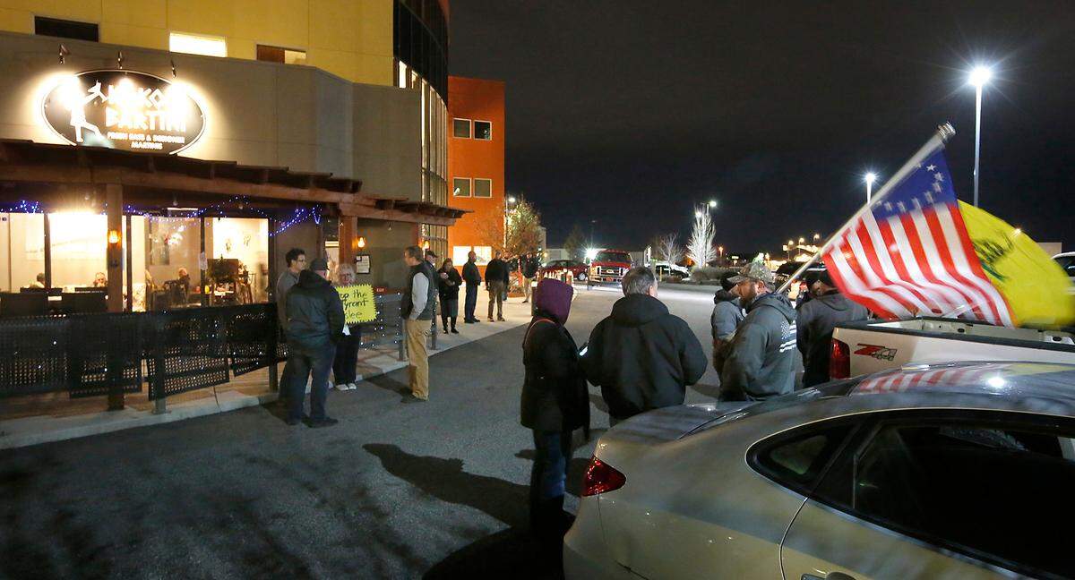 Koko’s Bartini in Kennewick remained open for indoor service Tuesday night after one of its owners said four liquor control agents showed up to shut down the bar. Owner Dana Slovak was not there at the time, but said customers in the bar and other citizens confronted the agents.