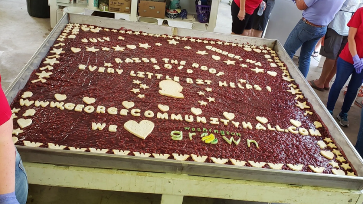 This small WA city bakes the world’s largest cherry pie at every 4th of July celebration