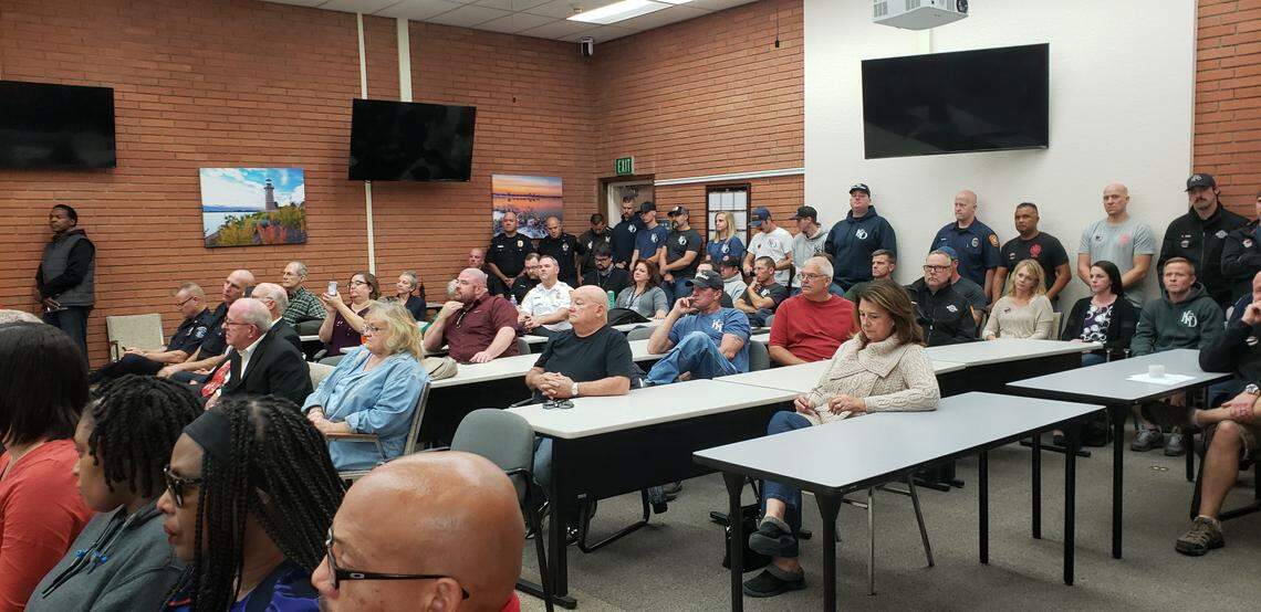 The 94-member Kennewick Firefighters Union IAFF Local 1296 stepped off the sidelines Tuesday to support the city’s move to oust former Chief Vince Beasley last week.