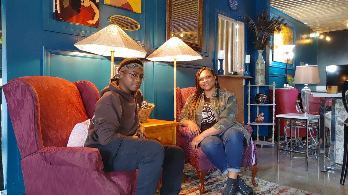 Richland lounge hosts creative writing workshop sponsored by diversity council