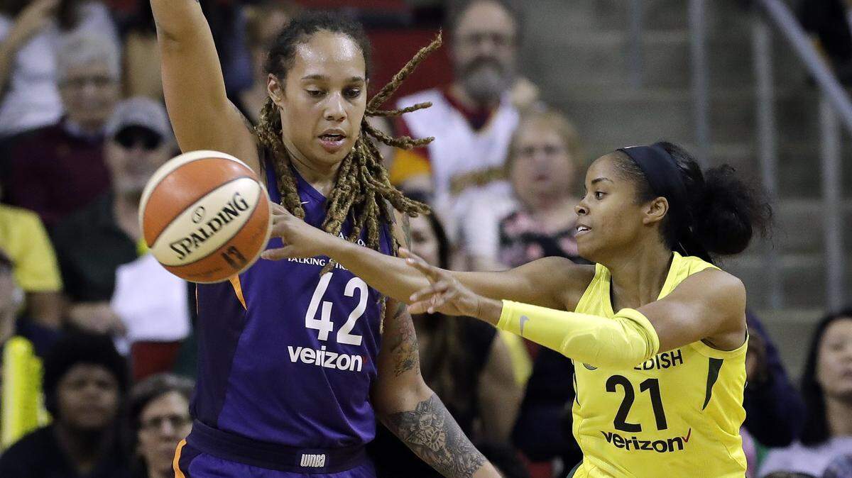 Seattle Storm’s Jordin Canada (21) passes the ball front of Phoenix Mercury’s Brittney Griner during the first half of Game 5 of a WNBA basketball playoffs in 2018.