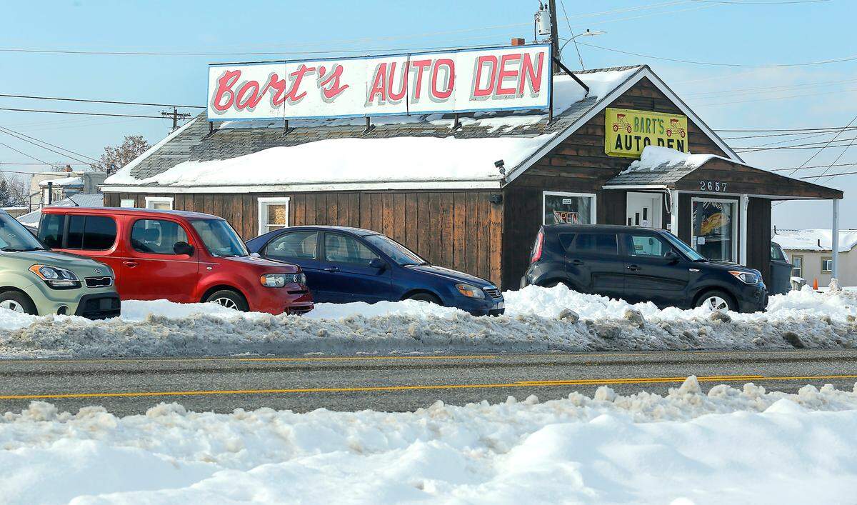 Brad Barton, owner of Bart’s Auto Den in Richland, has decided to retire and is in the process of closing.