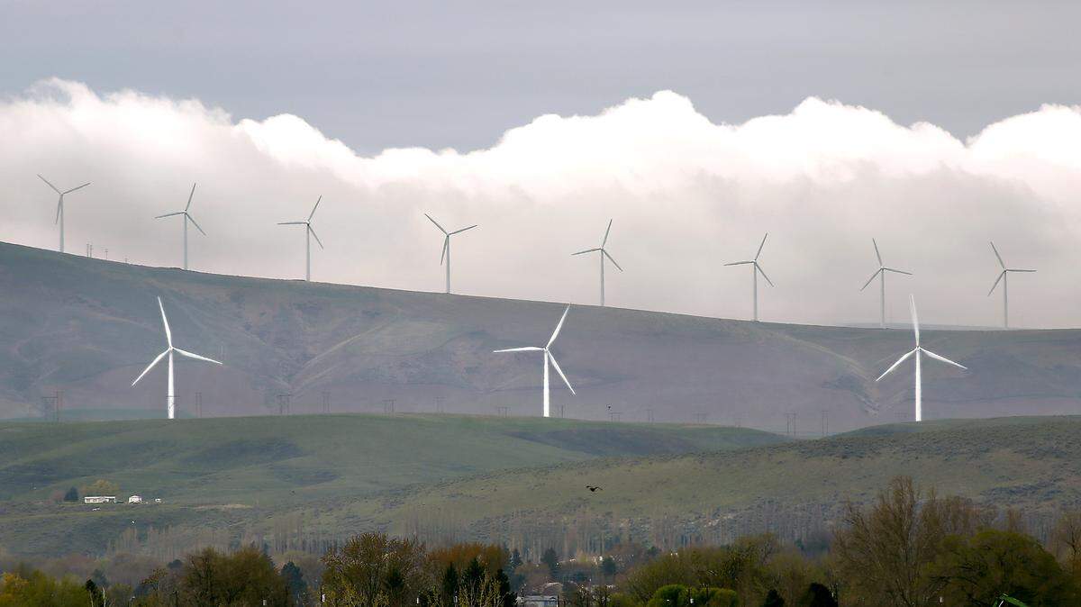 National Weather Service forecasters say Tri-Cities temperatures will dip below freezing with a continued chance of rain and even snow this week.