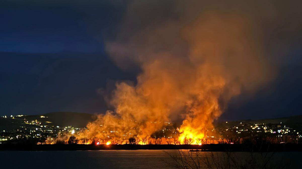Smoke and flames fill Sunday’s early morning sky from a brush fire in the Yakima River Delta in Richland.